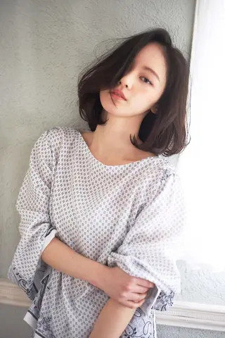 ミディアム 宮内 真乃のヘアスタイル