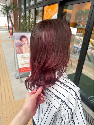 ミディアム カラー 西村 美依奈のヘアスタイル