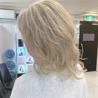 ミディアム カラー にしき さんのヘアスタイル
