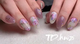 ミディアム めぐみのネイルサロン スタッフ練習のネイルデザイン