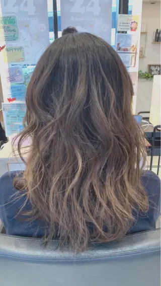 セミロング カラー メンズパーマレイヤー 西山賢志のヘアスタイル