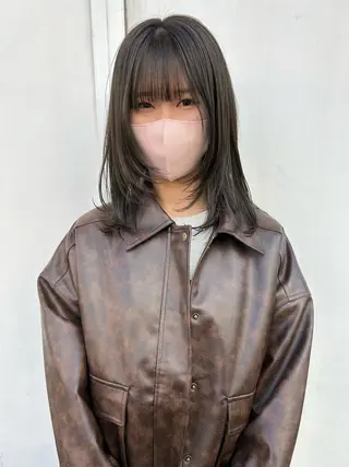 ミディアム 小林 朋花のヘアスタイル