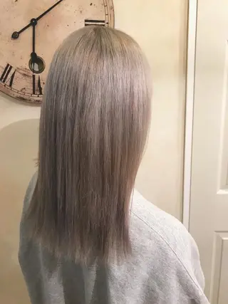 ミディアム カラー 岩谷/ブリーチ 🪽透明感カラーのヘアスタイル