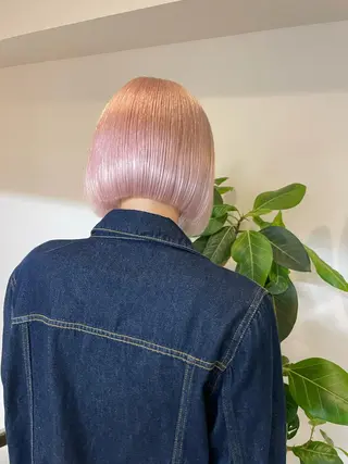 ショート カラー ネイル マツエク・マツパ アイブロウ ⭐ハイトーンブリーチ ミルクティーピンクのヘアスタイル