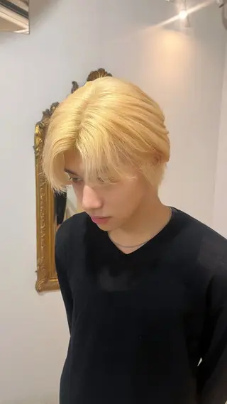 ショート 🩶ハイトーン🖤 URARAのヘアスタイル