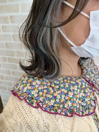 ミディアム カラー 薄田 珠美のヘアスタイル