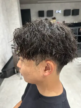 ショート パーマ メンズ ユウ🪄 パーマ指名No1のヘアスタイル