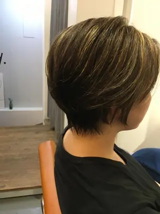 ショート カラー 代表　土屋ヒロユキ ショートカットのヘアスタイル