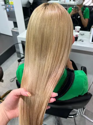 セミロング カラー ハイトーン&髪質改善 &韓国エクステ🤎のヘアスタイル