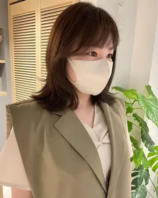 ミディアム カラー 🩰オリーブ/ ベージュ松本咲花🩰のヘアスタイル