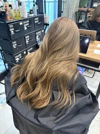 ロング カラー KAEDE🌺Wカ ラー/ホワイトカラーのヘアスタイル
