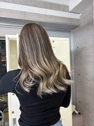 セミロング 🫧バレイヤージュ/ ハイトーン/ミズキのヘアスタイル