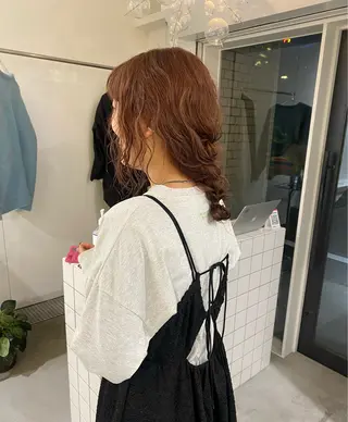 ミディアム toko / ブリーチなしカラーのヘアスタイル