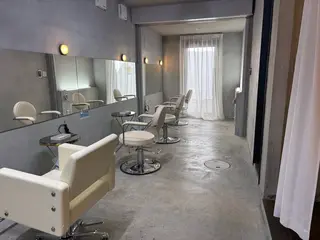 西浦慎二 /艶カラー/髪質改善のヘアスタイル