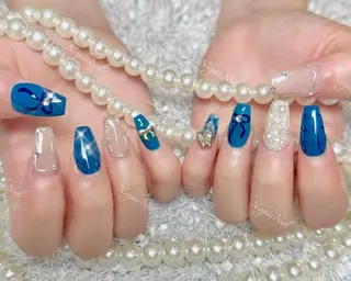 ネイル 🦋 Queenieのネイルデザイン