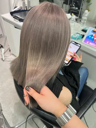 ミディアム カラー nailist mana𖤐´-のネイルデザイン