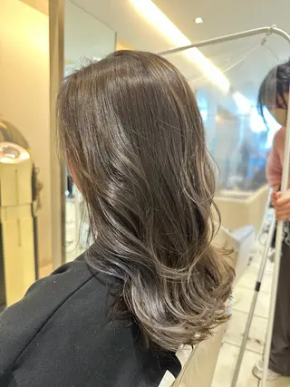 ロング カラー 海希/ブリーチ透明カ ラー/レイヤーカットのヘアスタイル