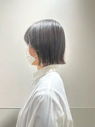 ショート カラー パーマ ヘアアレンジ メンズ キッズ ネイル マツエク・マツパ アイブロウ 切りっぱなしヘアボブ ミディアムヘアRYOのヘアスタイル