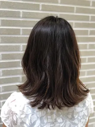 ミディアム カラー 山北 咲子のヘアスタイル