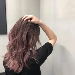 ロング カラー パーマ ヘアアレンジ キッズ ネイル マツエク・マツパ 山崎 義弘のヘアスタイル