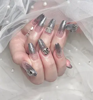 ネイル 𝐲𝐮𝐦𝐢🎀 長さ出しデザイン専門のネイルデザイン