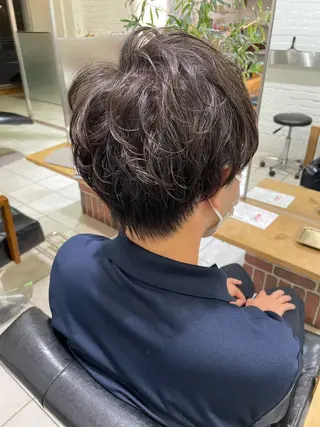 パーマ メンズ 🌟デザインカラー 🌟コノミ🌟のヘアスタイル