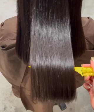 瑠己杏 :ボブ/ ハイトーンワンカラーのヘアスタイル