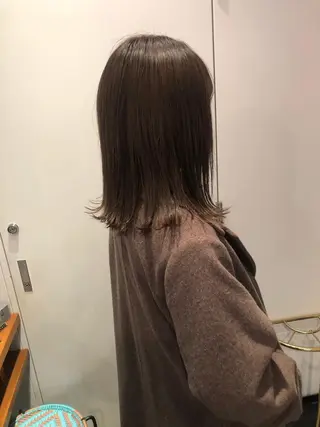 ミディアム カラー MIOベージュカラー 柔らかいカラーのヘアスタイル