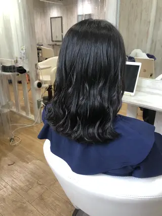 セミロング white.梅田 デザインカラー🦄のヘアスタイル