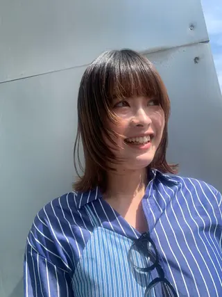 ミディアム 末次 史奈のヘアスタイル