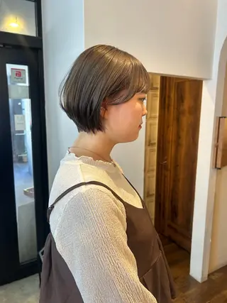 ショート nacoハイトーン ベージュ🤍のヘアスタイル