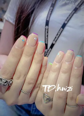 ミディアム めぐみのネイルサロン スタッフ練習のネイルデザイン