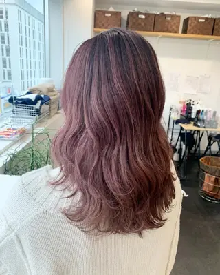 カラー セミロング RU RIのヘアスタイル