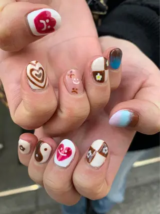 ネイル Shiori・:* 💫のネイルデザイン