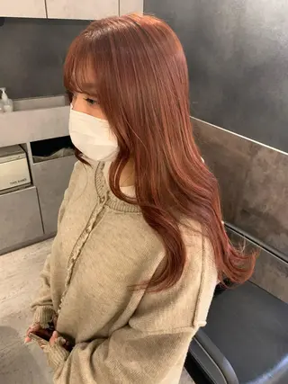 ロング カラー SAKINO． ベージュカラーのヘアスタイル