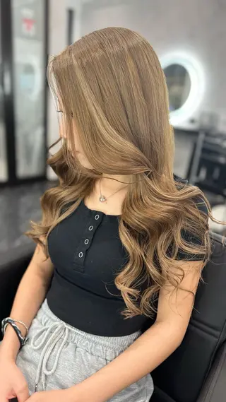 ロング stylist Momoのヘアスタイル