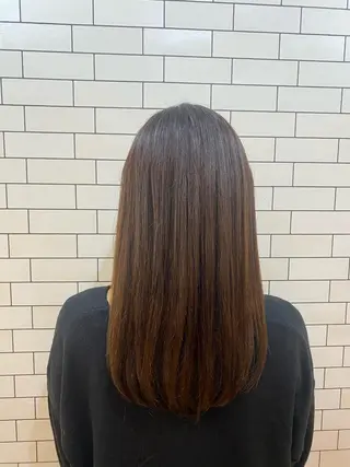 セミロング カラー TAI透明カラー 柔らかい縮毛矯正のヘアスタイル