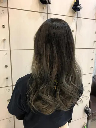 カラー SALOWIN栄 高須大貴のヘアスタイル