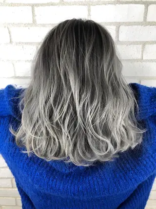 ミディアム カラー 小島 侑衣のヘアスタイル