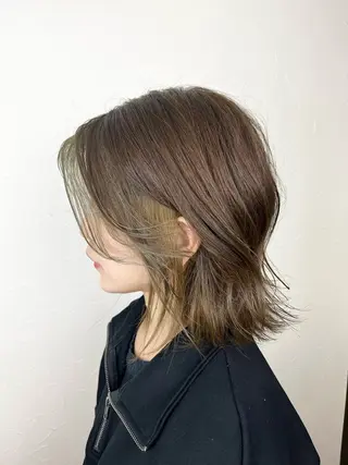 ミディアム トモタニ ミオのヘアスタイル