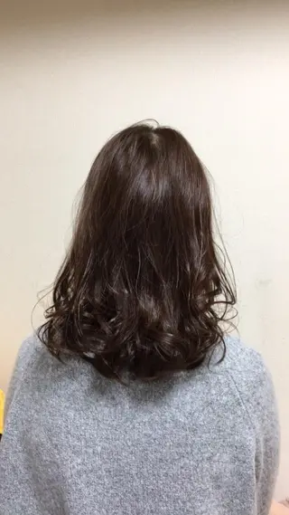 セミロング カラー 顔周りの垢抜けヘア 立山愛梨のヘアスタイル