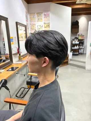 メンズ まろやかなベージュ 小池春樹のヘアスタイル