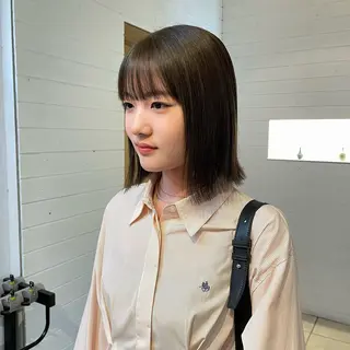 ミディアム mina / 透明感ベージュカラーのヘアスタイル