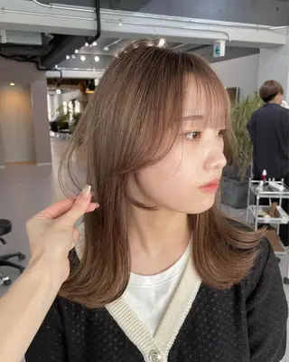 セミロング カラー ミルクティーベージュ ❤︎レイヤー　MIAのヘアスタイル