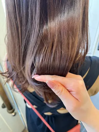 セミロング カラー ルプラボウ 尾関　唯那のヘアスタイル
