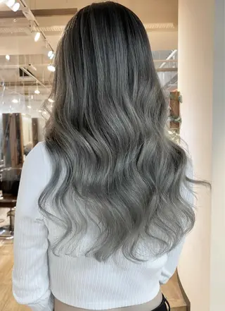 ロング カラー 白髪ぼかし バレイヤージュ志鎌のヘアスタイル