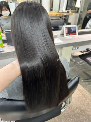 ロング ハルカ 透明感カラー 美髪縮毛矯正🥣のヘアスタイル