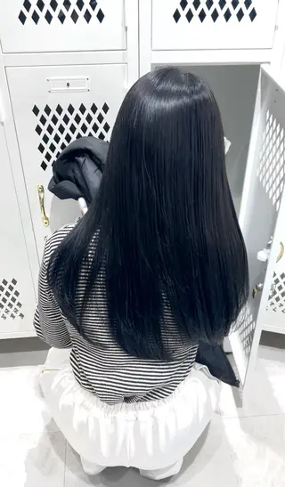 ロング カラー 赤みゼロ 🤎柔ベージュのヘアスタイル