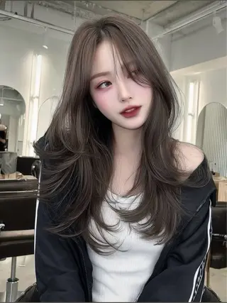 ロング mao🖤顔周り／ レイヤー／髪質改善のヘアスタイル
