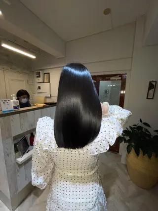 セミロング カラー she2.新宿 Shotoのヘアスタイル
